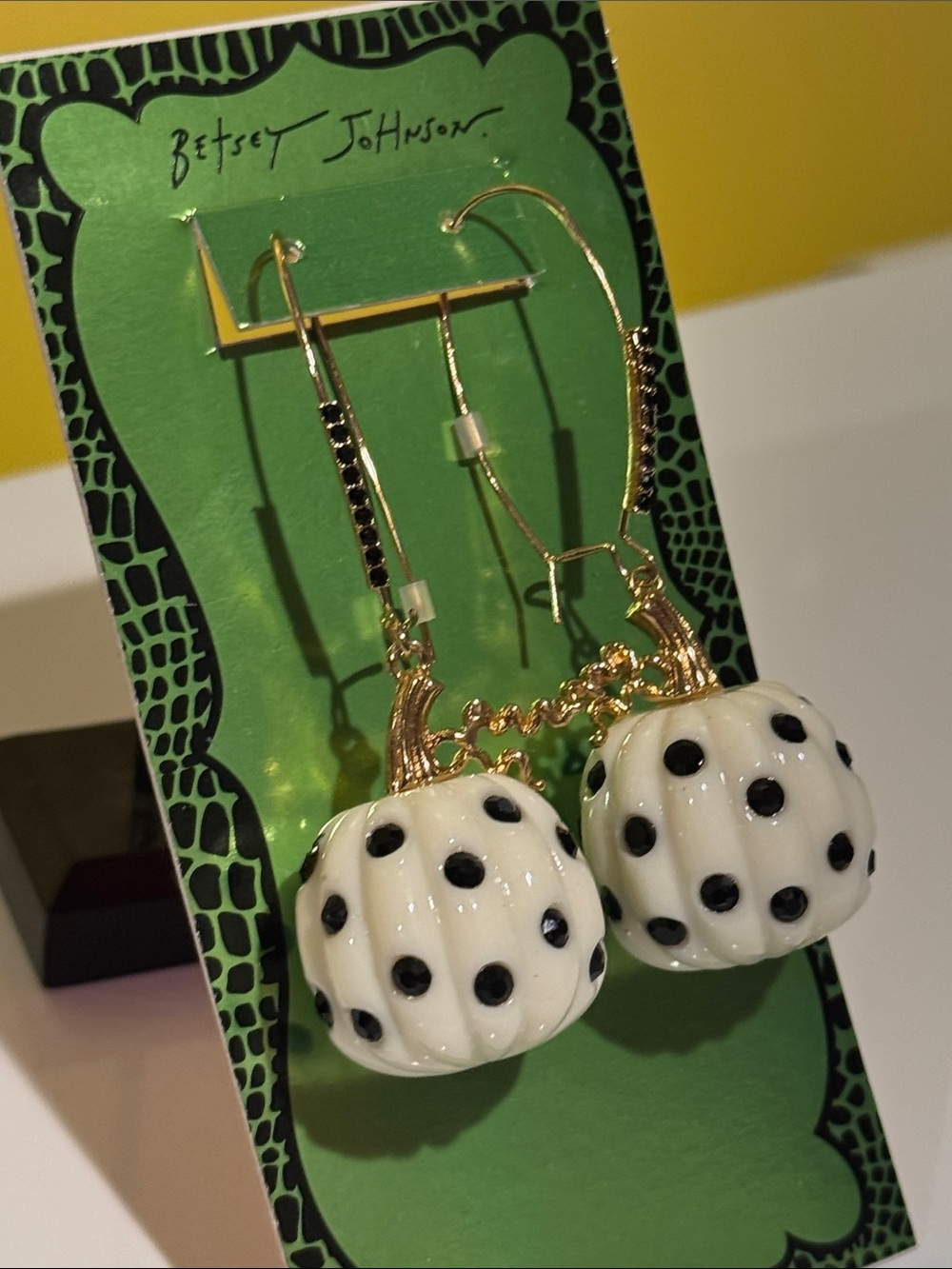 Accessories Subcategory Identification - Picture 3 of 3
